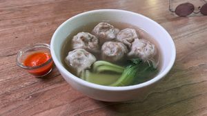 Dumpling soup (vegan)  at Real Food 真食 - South Beach in Central Singapore