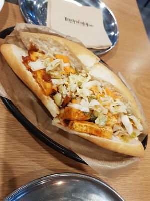 Bbq poboy. Smaller than i expected, but it's fine if u get 2 entrees like i did 🙈 at Lagniappe in Seongnam