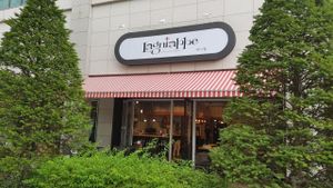 Lagniappe is located at The # Starpark Shopping mall in Jeongja-dong,Bundang-gu,Seongnam-si. They serve authentic New Orleans-cajun, Mexican,vietnamese cuisine with Vegitarian and Vegan option. at Lagniappe in Seongnam