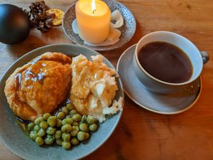 Pie-and-mash meal with coffee (Festive pie Nov-2022) at Tofurei in Norwich