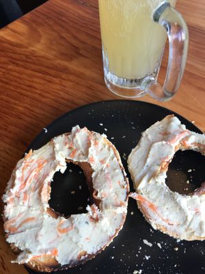 Bagel, cream cheese and kambucha at Esquina in Montreal