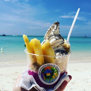 Hibiscus bowl: pitaya & coco whip ❤️ at Eduardo's Beach Shack in Palm Beach