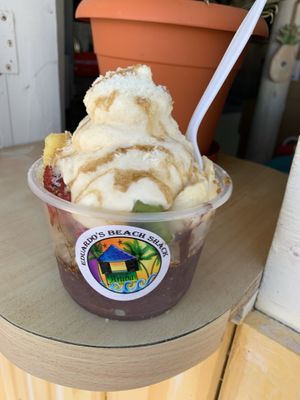 Hibiscus bowl at Eduardo's Beach Shack in Palm Beach