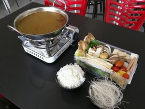 Couple Steamboat Set (Tomyam Soup) - RM21.90
Looks little, but in fact, it was a good and satisfying portion. Soup is ok, and they do refill it (once only). Price could be a bit lower. at Yisu Steamboat House in Penang