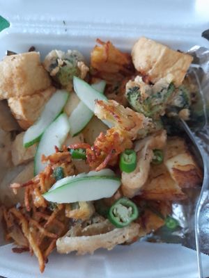 Indian rojak at SHU Vegetarian 蔬方斋 - Jln Kayu in Northeast Singapore