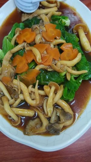 mushroom with kai-lan vegetables and carrots at Green Lane Vegetarian Food in North Singapore