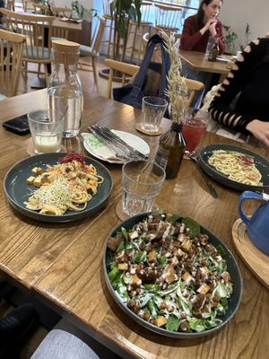 Cauliflower salad, Thai pasta and garlic spaghetti   at Kis Padlizsan in Debrecen