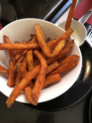 Süsskartoffel Pommes  at De Plaats in Bruges