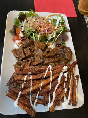 Seitan stoverij w/ sweet potato fries at De Plaats in Bruges