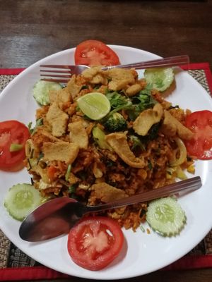 Very very good vegan food!

Das Essen war super lecker, gut gewürzt und das  "fake chicken" war unglaublich!
Ich komme wieder!  at Govinda's Restaurant in Krabi