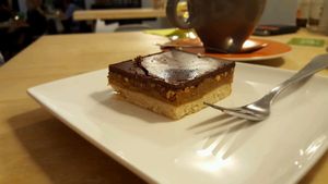 sharp sharp raw vegan cake at Loff Restaurant in Breda