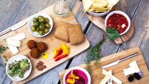 veggie snack platter (vegan option available) at Loff Restaurant in Breda