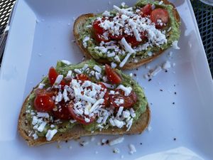 Und es kommt wirklich so wie die Fotos in Google Maps, Avocado das original sehr lecker.  at Cafe YOU in Cape Coral