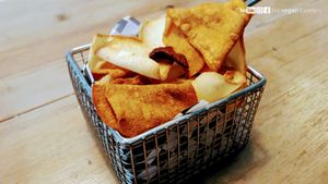 For more photos, information and a video please visit our vegan travel blog: www.the-vegan-travelers.com or follow us on Instagram/Youtube/Facebook: @thevegantravelers at Santo Bagel in Lisbon