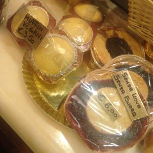 vegan muffin and cakes at Pasticceria Ponte delle Paste in Venice