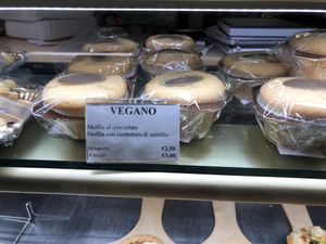 Vegan Muffin: with chocolate or with blueberry  at Pasticceria Ponte delle Paste in Venice
