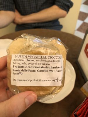 Vegan Chocolate Muffin: flour, sugar, seed oil, baking powder, salt, chocolate chips at Pasticceria Ponte delle Paste in Venice