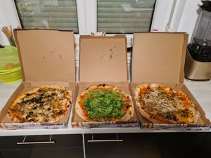 Rucola, Mushrooms, Olives at L'Italiano Originale Snack und Pizzahaus in Esslingen