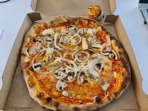 Funghi with Onions and Artichoke - Delivery @ office #Veganuary at L'Italiano Originale Snack und Pizzahaus in Esslingen