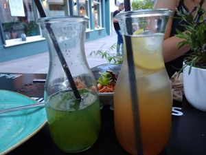 Zitroneneistee und Minzlimonade (beide Hausgemacht) at El Burro in Mainz