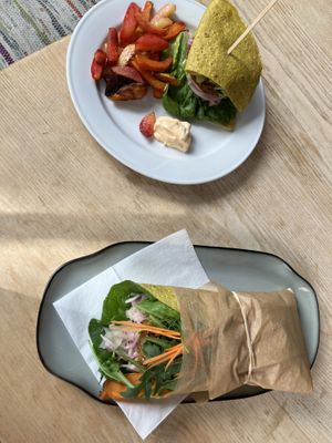 Wraps and burger 😍  at Organico in Stockholm