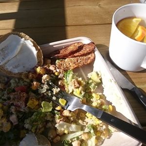 Choose your own salad. This is featuring scrambled tofu, facon, pecan parmesan, tempeh and lots of veggis. Added entra glutenfree bread and veganaise.  Salad sprinkled with herb dressing. at Greenseed Jessheim in Jessheim