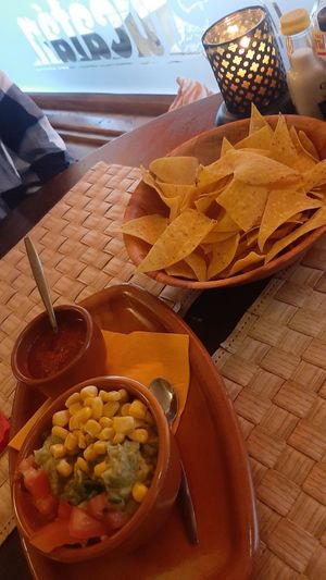 Voorgerecht: guacamole, pittige salsa en tortillachips at Yucatan in Leeuwarden