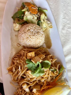 Lunch combo: pad thai(veganized) and mix veggie with tofu at Bunn Thai Bistro in Grover Beach