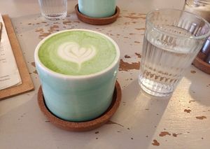 a perfect matcha with oatly barista oat milk 🤤 at haepinest in Innsbruck
