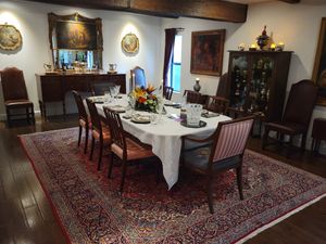 Indoor dining at Pirate Palms Plant-Centered Retreats in Naples