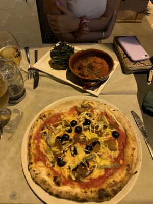 Vegan capricciosa and vegan meatballs with potatoes and spinach at Origano Campo de' Fiori in Rome