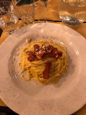 Spagheti carbonara at Origano Campo de' Fiori in Rome