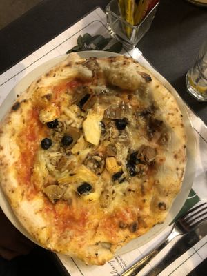 Pizza Capricosa vegan  at Origano Campo de' Fiori in Rome
