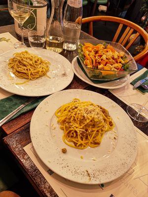 Carbonara veg, Cacio e Pepe veg e Insalata con pollo vegetale at Origano Campo de' Fiori in Rome