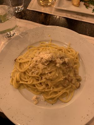 Carbonara with vegan cheese and bacon  at Origano Campo de' Fiori in Rome
