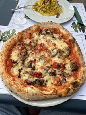 Pizza mit Saisongemüse  at Origano Campo de' Fiori in Rome