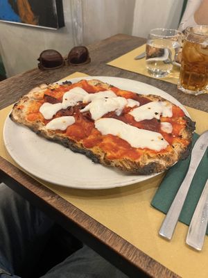 Vegan diavola pinsa  at Origano Campo de' Fiori in Rome