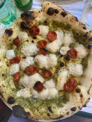 Vegan basil pesto pizza   at Origano Campo de' Fiori in Rome