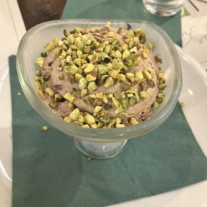 Mousse de chocolate y pistachos  at Origano Campo de' Fiori in Rome