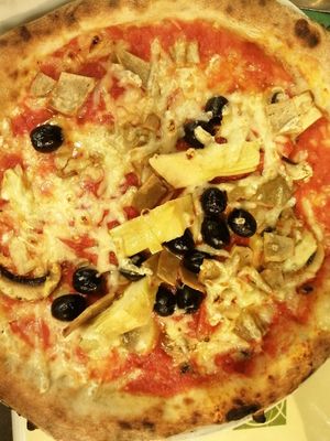 Vegan capricciosa at Origano Campo de' Fiori in Rome