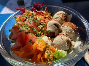 Ensalada con falafel 🥙  at Noah's Ark in La Gomera