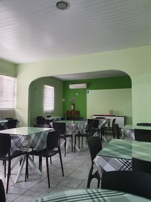Local simples, aconchegante e climatizado. Depois das refeições, cada cliente leva talheres e pratos sujos p bancada. Chá a vontade. at Cenope in Recife