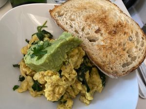 Œufs brouillés au crabe, epinards et purée d'avocat at Delice & Sarrasin in New York City