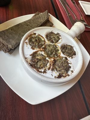 ESCARGOT - Vegan snails (oyster mushrooms) in garlic butter (coconut based) - GF & SF #Veganuary at Delice & Sarrasin in New York City