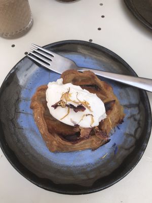 Tarte abricot-amande incroyable ! at Joy Healthyfood in Montpellier