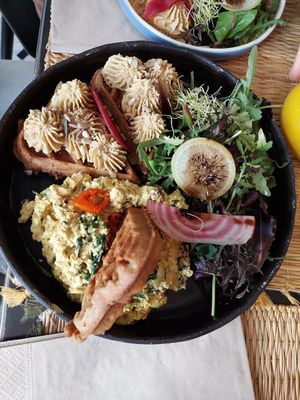 Tofu plate at Joy Healthyfood in Montpellier