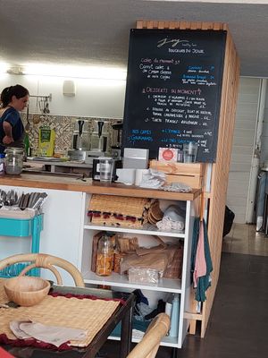 Interior at Joy Healthyfood in Montpellier