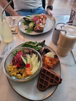 Gluten-free toast and breakfast bowl   at Joy Healthyfood in Montpellier