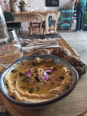 Houmous à partager at Joy Healthyfood in Montpellier