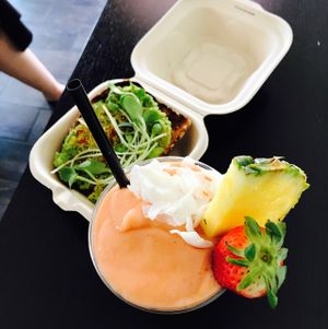 tropicolada smoothie and avocado toast at Raw Remedy in Palm Springs